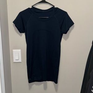 Lululemon swiftly tech in dark blue